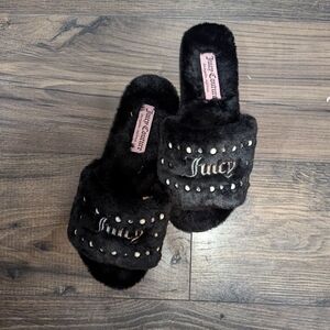 JUICY COUTURE fuzzy slippers